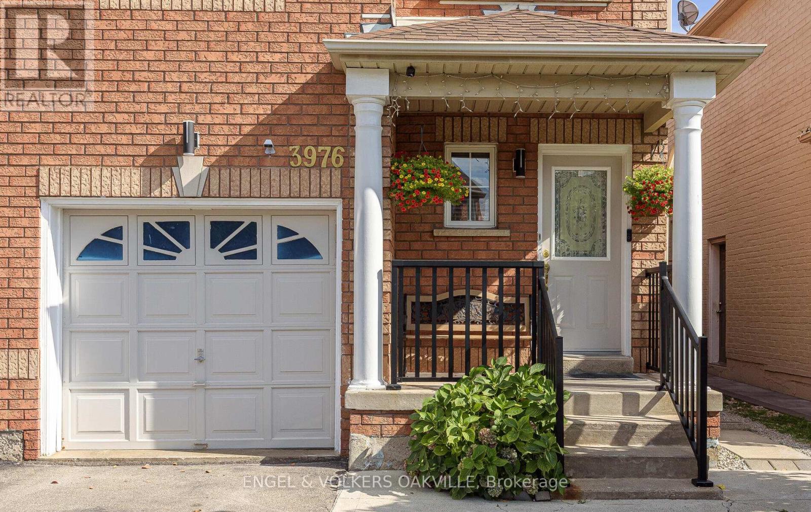 3976 Freeman Terrace, Mississauga, Ontario  L5M 6R1 - Photo 2 - W12493086