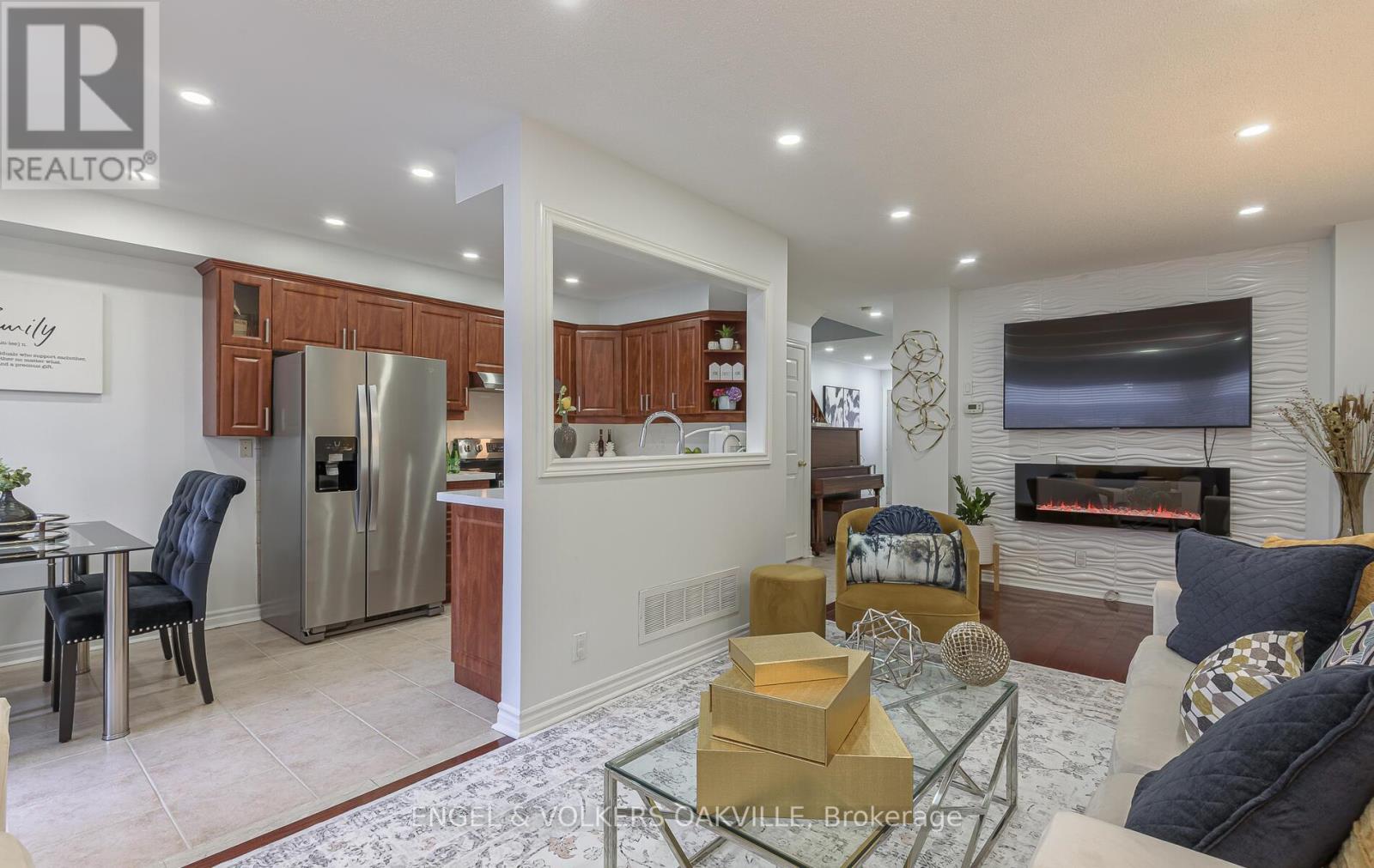 3976 Freeman Terrace, Mississauga, Ontario  L5M 6R1 - Photo 6 - W12493086