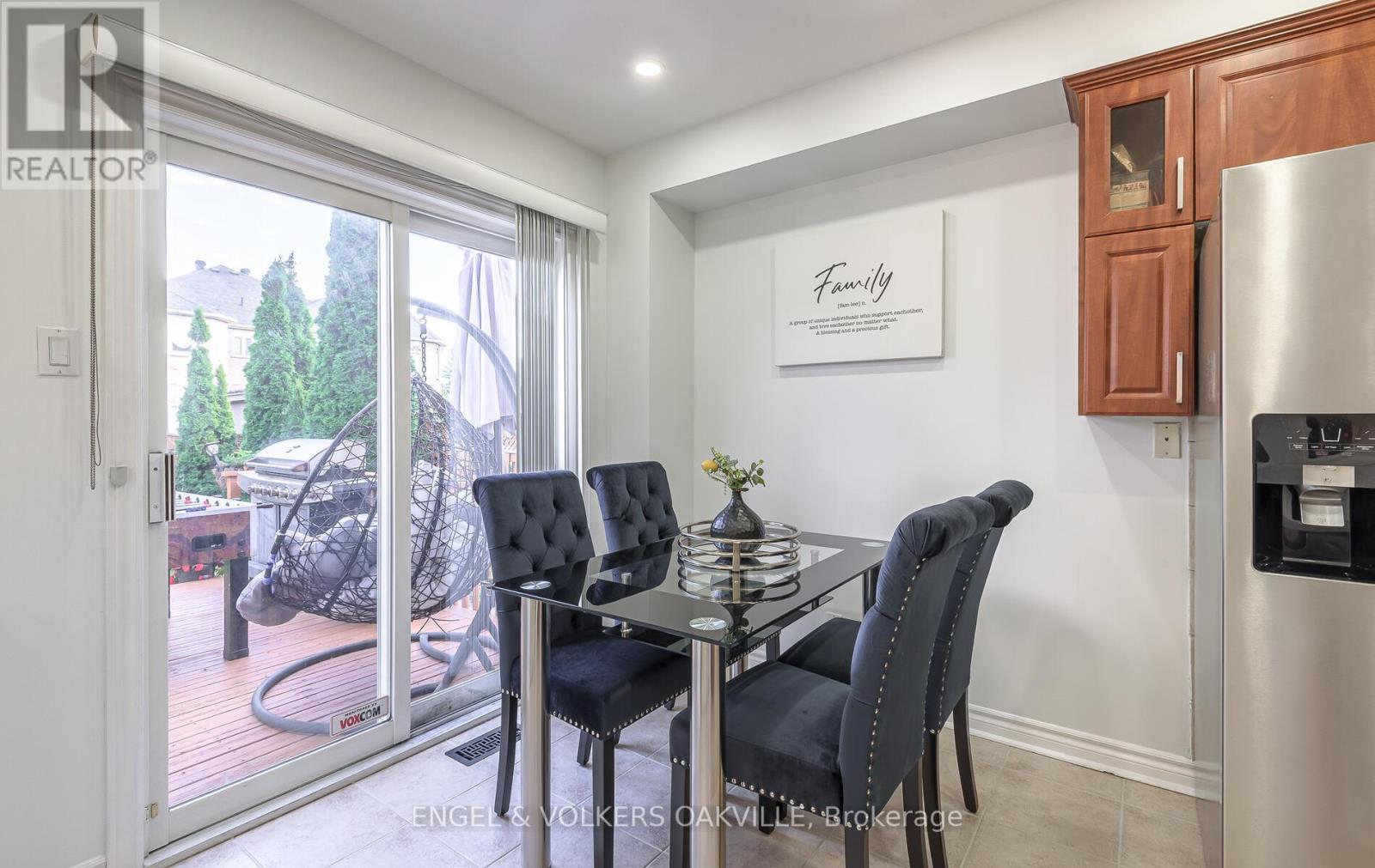 3976 Freeman Terrace, Mississauga, Ontario  L5M 6R1 - Photo 7 - W12493086