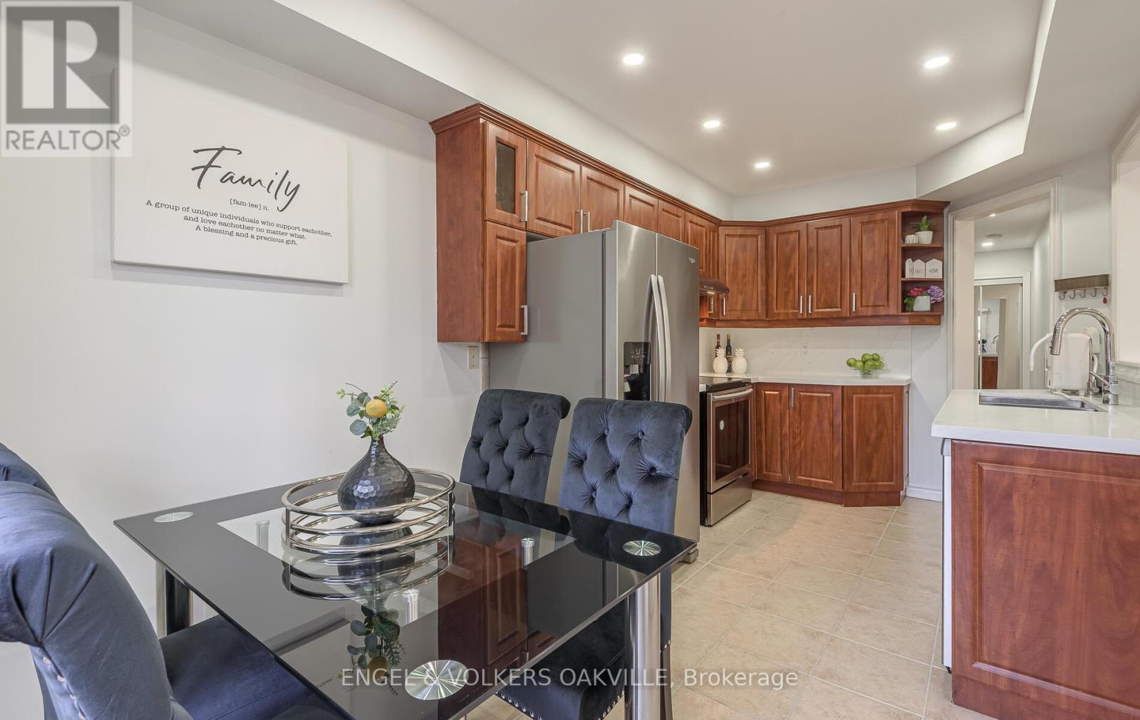 3976 Freeman Terrace, Mississauga, Ontario  L5M 6R1 - Photo 8 - W12493086