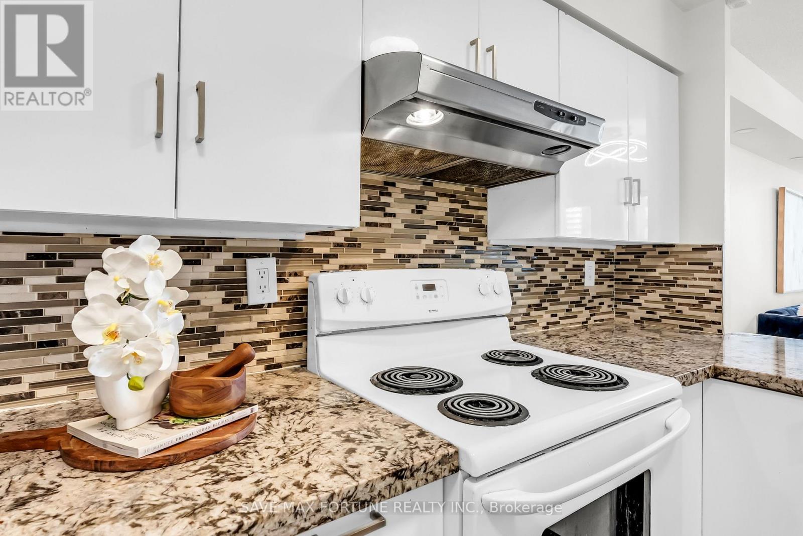 1006 - 330 Rathburn Road W, Mississauga, Ontario  L5B 3Y1 - Photo 12 - W12493092