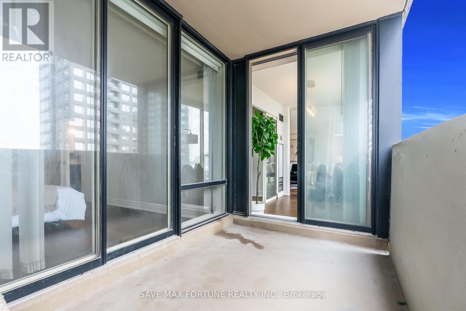 1006 - 330 Rathburn Road W, Mississauga, Ontario  L5B 3Y1 - Photo 33 - W12493092