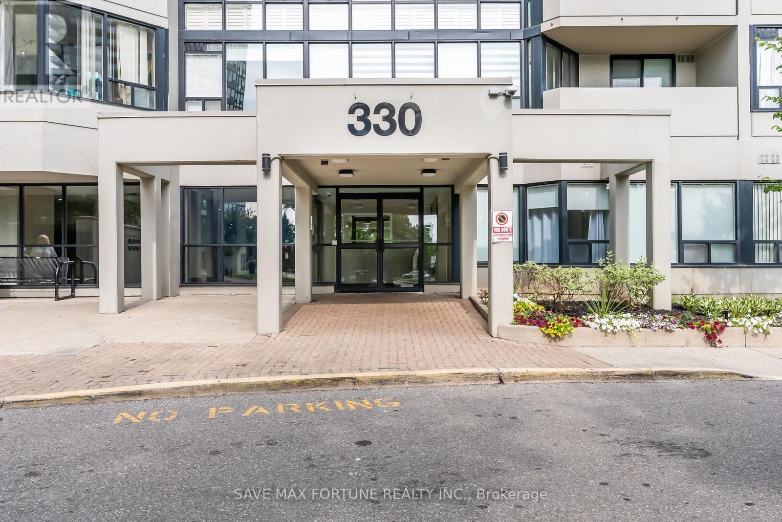 1006 - 330 Rathburn Road W, Mississauga, Ontario  L5B 3Y1 - Photo 4 - W12493092