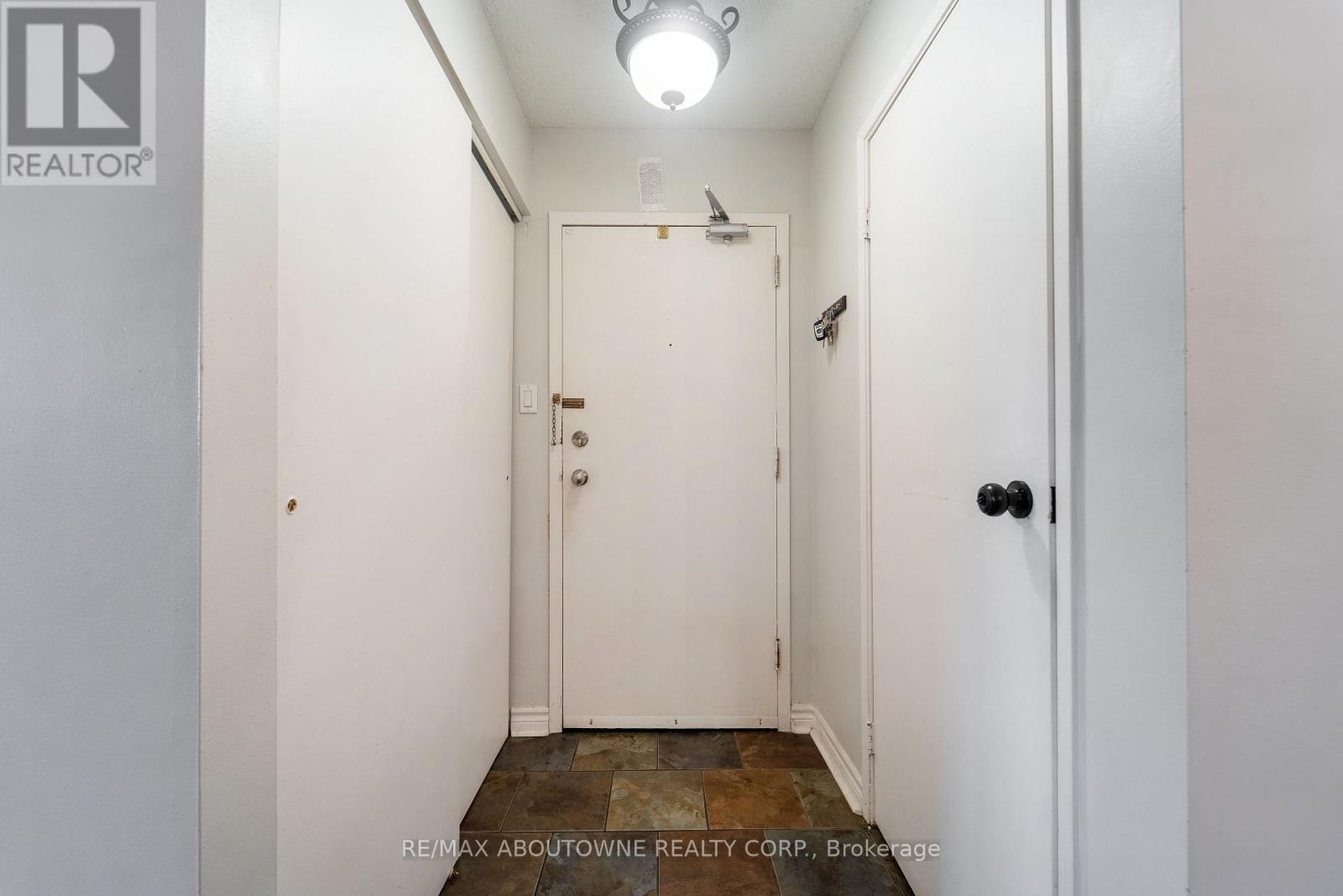 612 - 1450 Glen Abbey Gate, Oakville, Ontario  L6M 2V7 - Photo 2 - W12493120