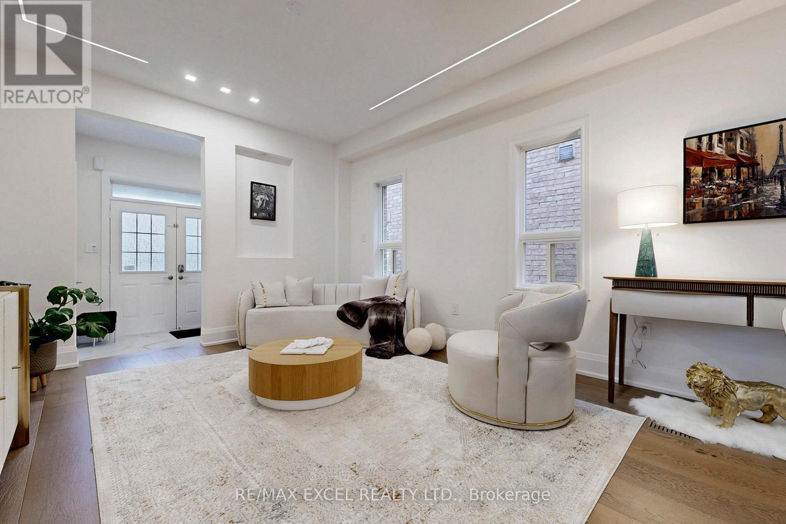 384 Old Colony Road, Richmond Hill, Ontario  L4E 5B2 - Photo 2 - N12484209