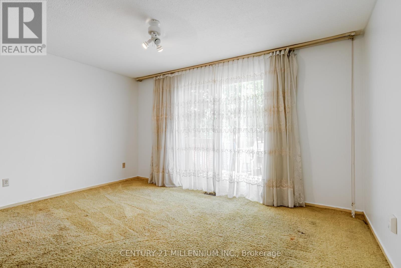 94 Charters Road, Brampton, Ontario  L6V 2S5 - Photo 17 - W12493184