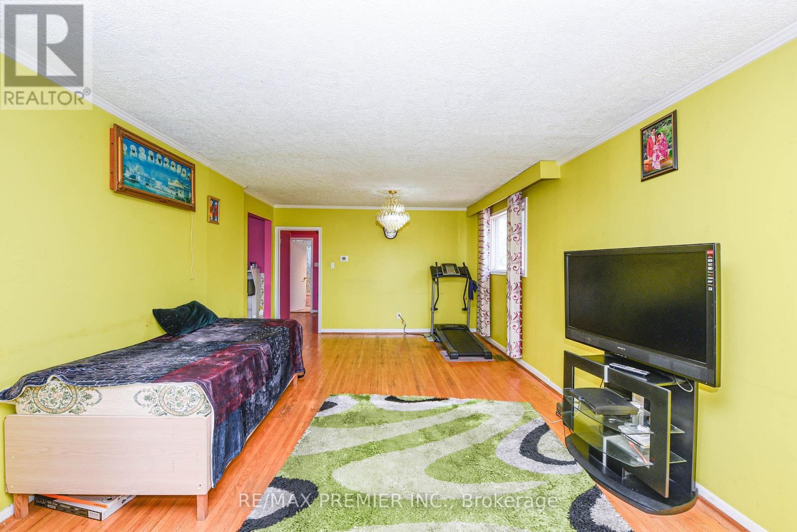 35 Taysham Crescent, Toronto, Ontario  M9V 1X1 - Photo 11 - W12493228