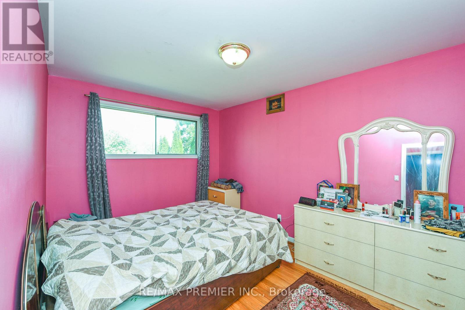 35 Taysham Crescent, Toronto, Ontario  M9V 1X1 - Photo 12 - W12493228