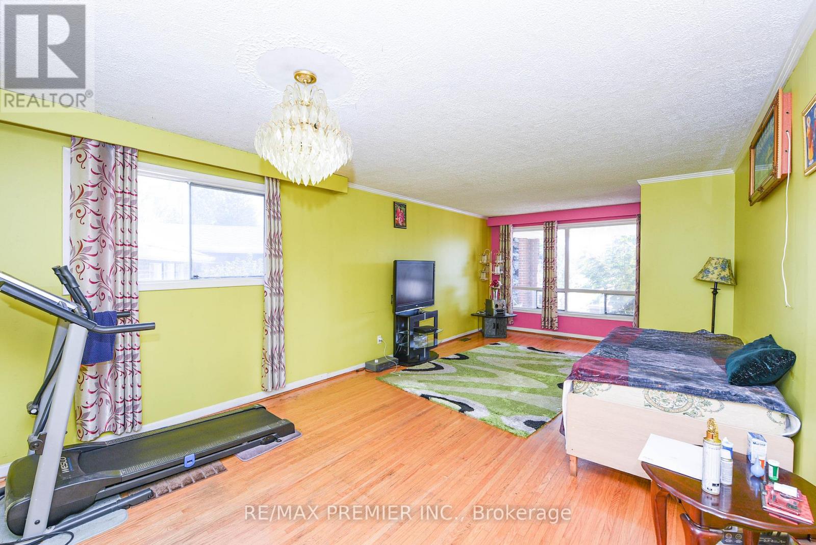35 Taysham Crescent, Toronto, Ontario  M9V 1X1 - Photo 15 - W12493228