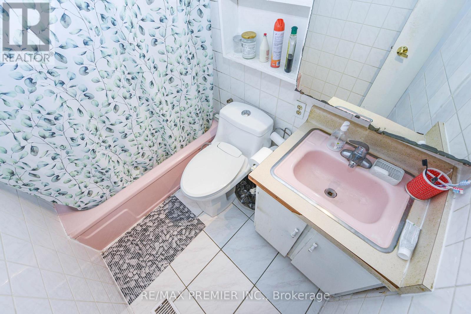 35 Taysham Crescent, Toronto, Ontario  M9V 1X1 - Photo 17 - W12493228