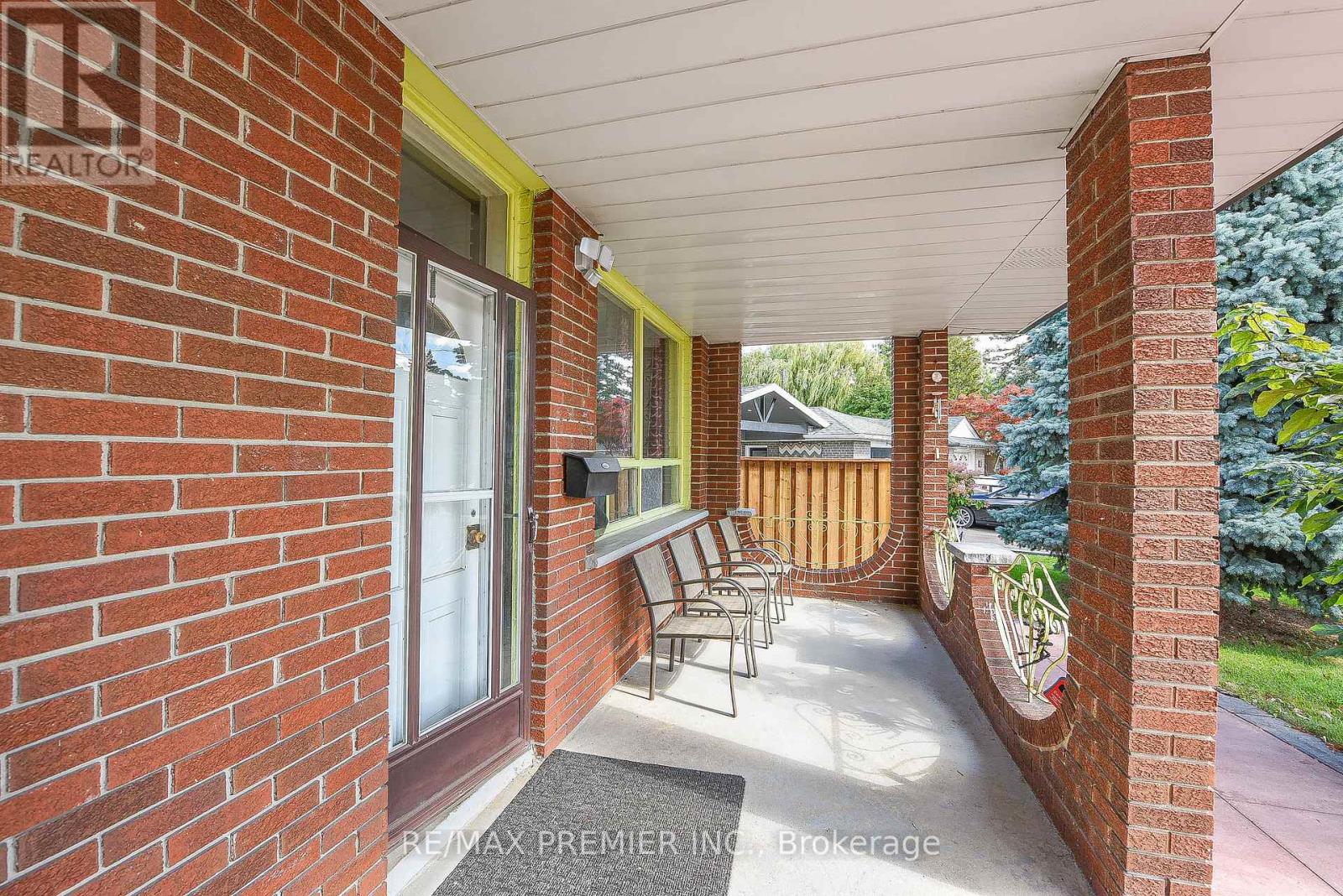 35 Taysham Crescent, Toronto, Ontario  M9V 1X1 - Photo 7 - W12493228
