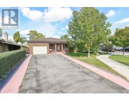 35 TAYSHAM CRESCENT, Toronto, Ontario