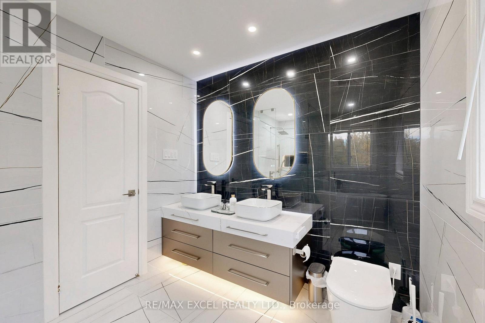 384 Old Colony Road, Richmond Hill, Ontario  L4E 5B2 - Photo 24 - N12484209