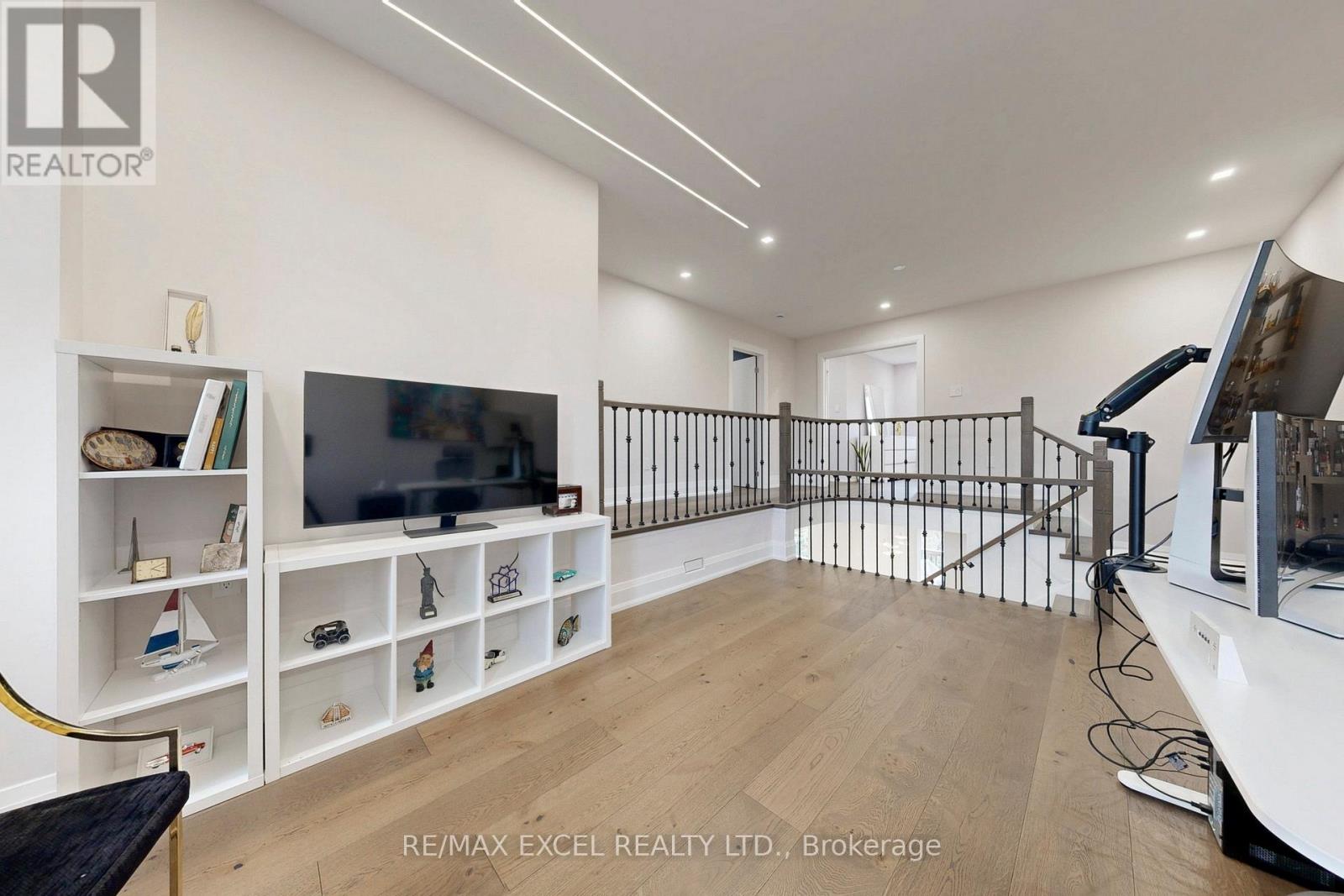 384 Old Colony Road, Richmond Hill, Ontario  L4E 5B2 - Photo 20 - N12484209