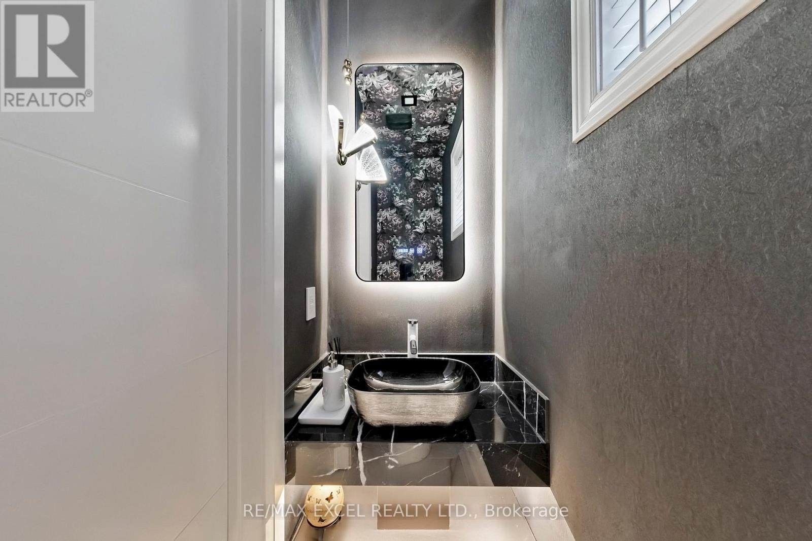 384 Old Colony Road, Richmond Hill, Ontario  L4E 5B2 - Photo 13 - N12484209