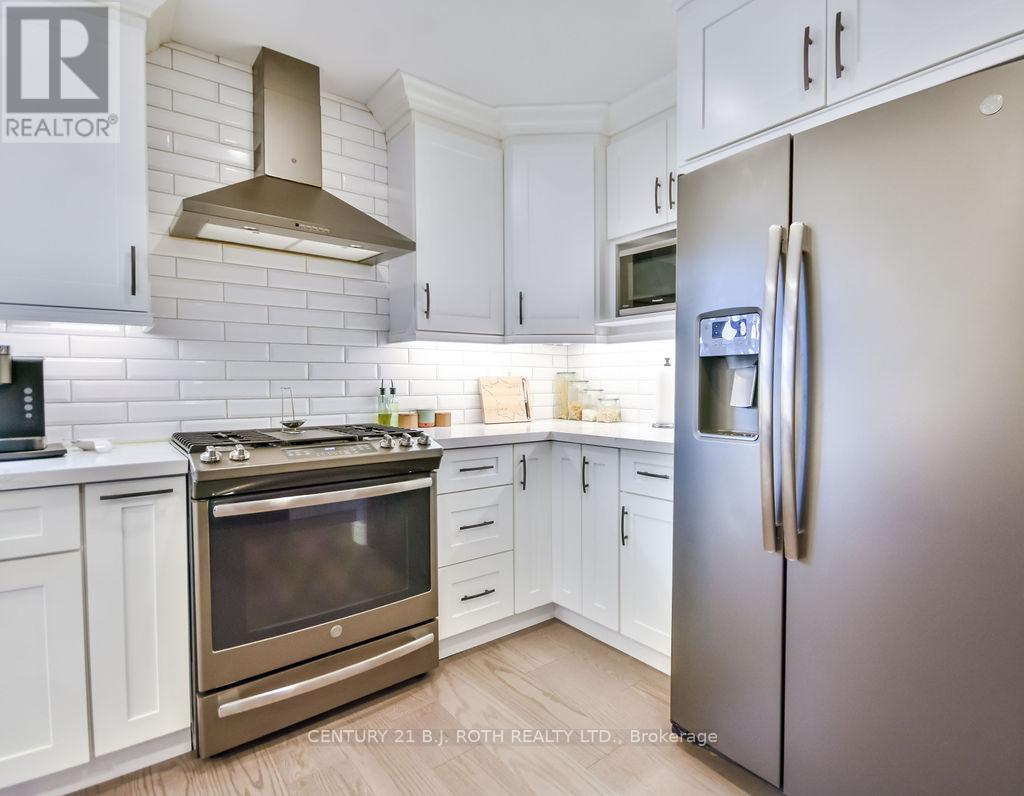 58 Collings Avenue, Bradford West Gwillimbury, Ontario  L3Z 1S3 - Photo 6 - N12487054