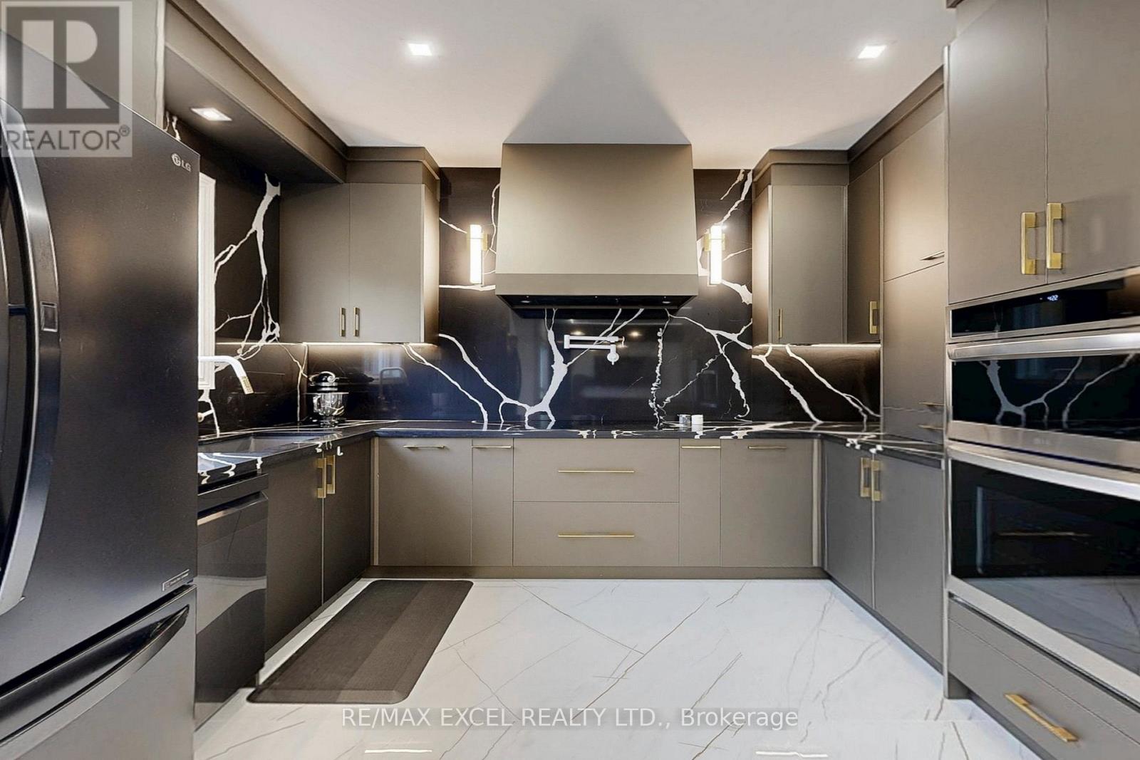 384 Old Colony Road, Richmond Hill, Ontario  L4E 5B2 - Photo 10 - N12484209