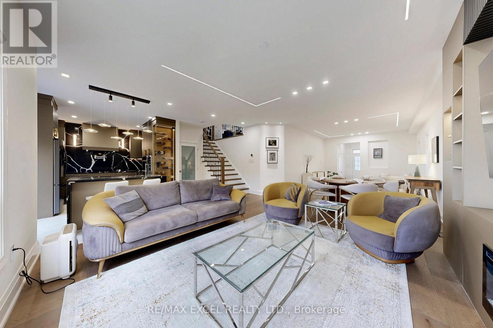 384 Old Colony Road, Richmond Hill, Ontario  L4E 5B2 - Photo 6 - N12484209