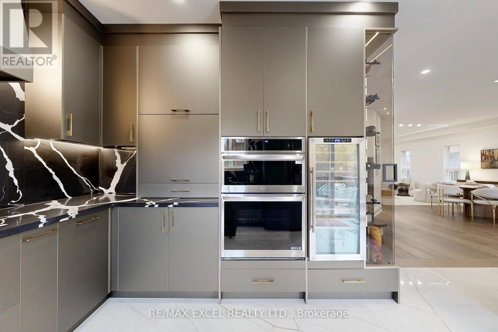 384 Old Colony Road, Richmond Hill, Ontario  L4E 5B2 - Photo 11 - N12484209