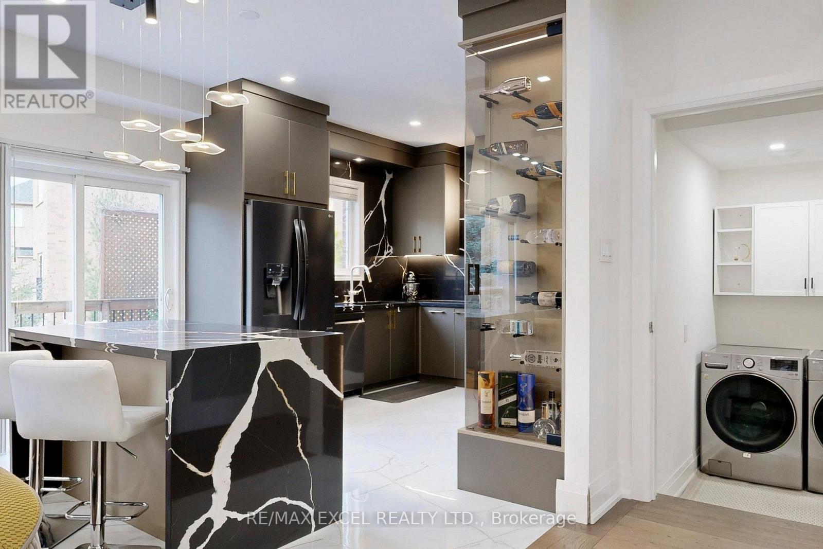 384 Old Colony Road, Richmond Hill, Ontario  L4E 5B2 - Photo 8 - N12484209