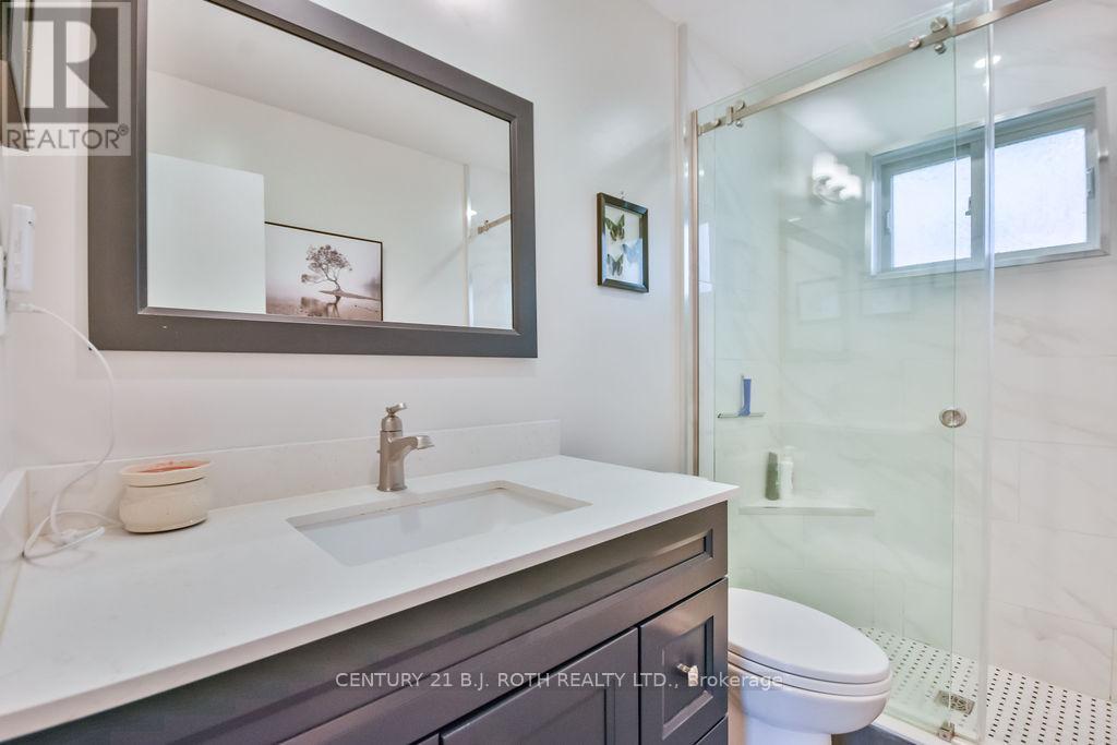 58 Collings Avenue, Bradford West Gwillimbury, Ontario  L3Z 1S3 - Photo 8 - N12487054