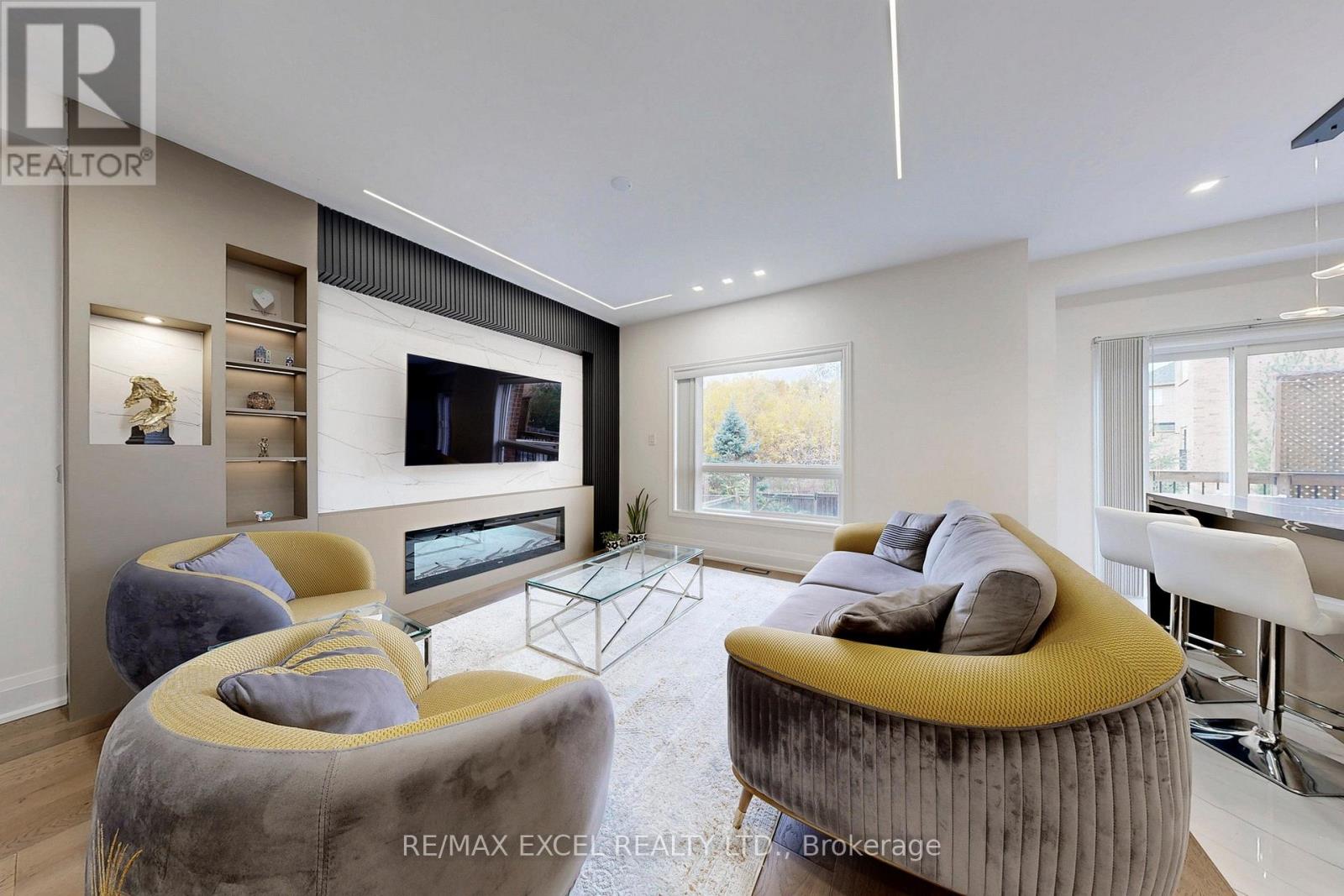 384 Old Colony Road, Richmond Hill, Ontario  L4E 5B2 - Photo 4 - N12484209