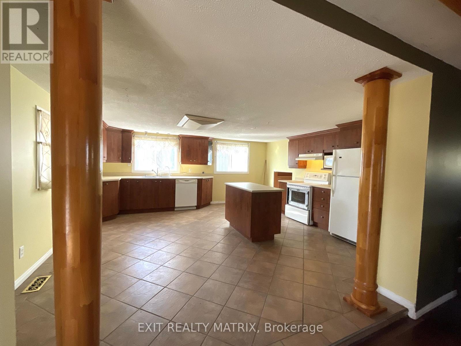 3253 County 16 Road, The Nation, Ontario  K0B 1G0 - Photo 3 - X12493254