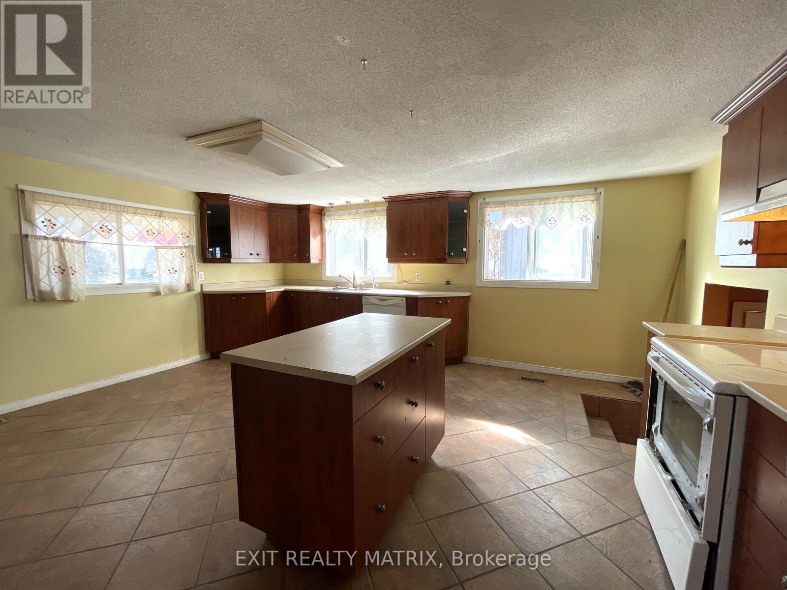 3253 County 16 Road, The Nation, Ontario  K0B 1G0 - Photo 8 - X12493254