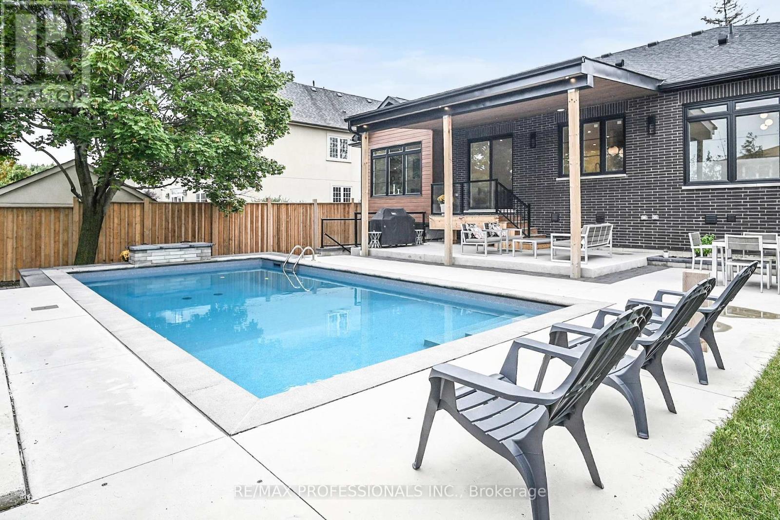 2615 Whaley Drive, Mississauga, Ontario  L5B 1X1 - Photo 38 - W12428460