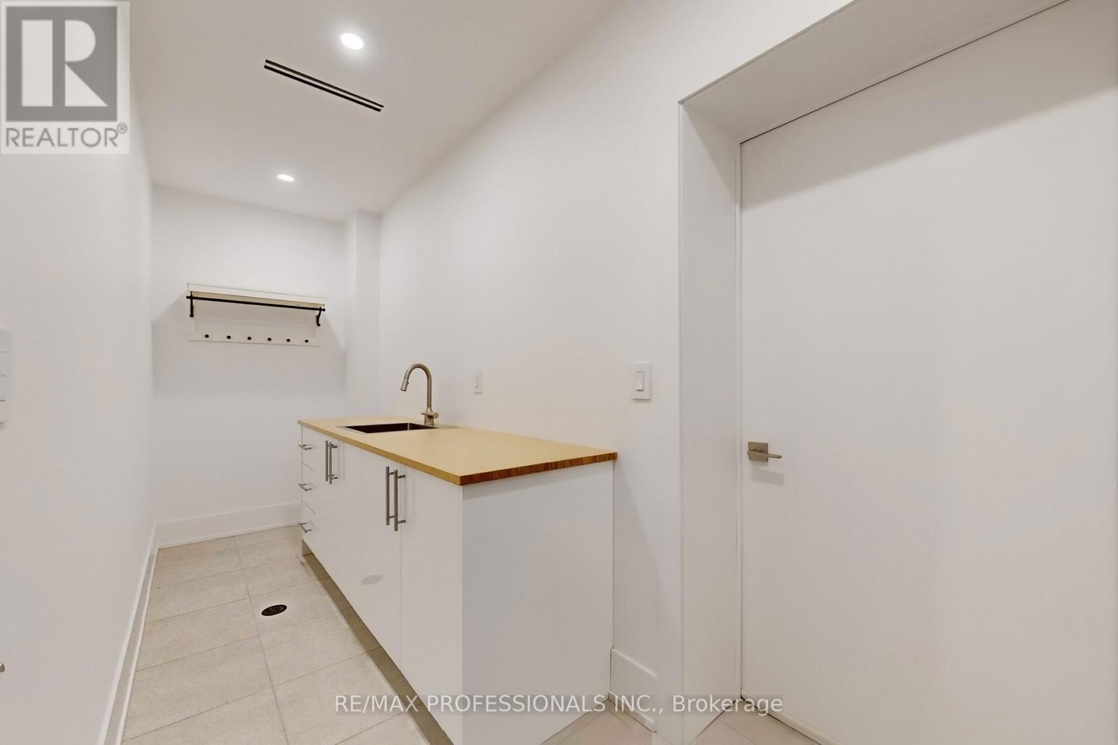 2615 Whaley Drive, Mississauga, Ontario  L5B 1X1 - Photo 34 - W12428460