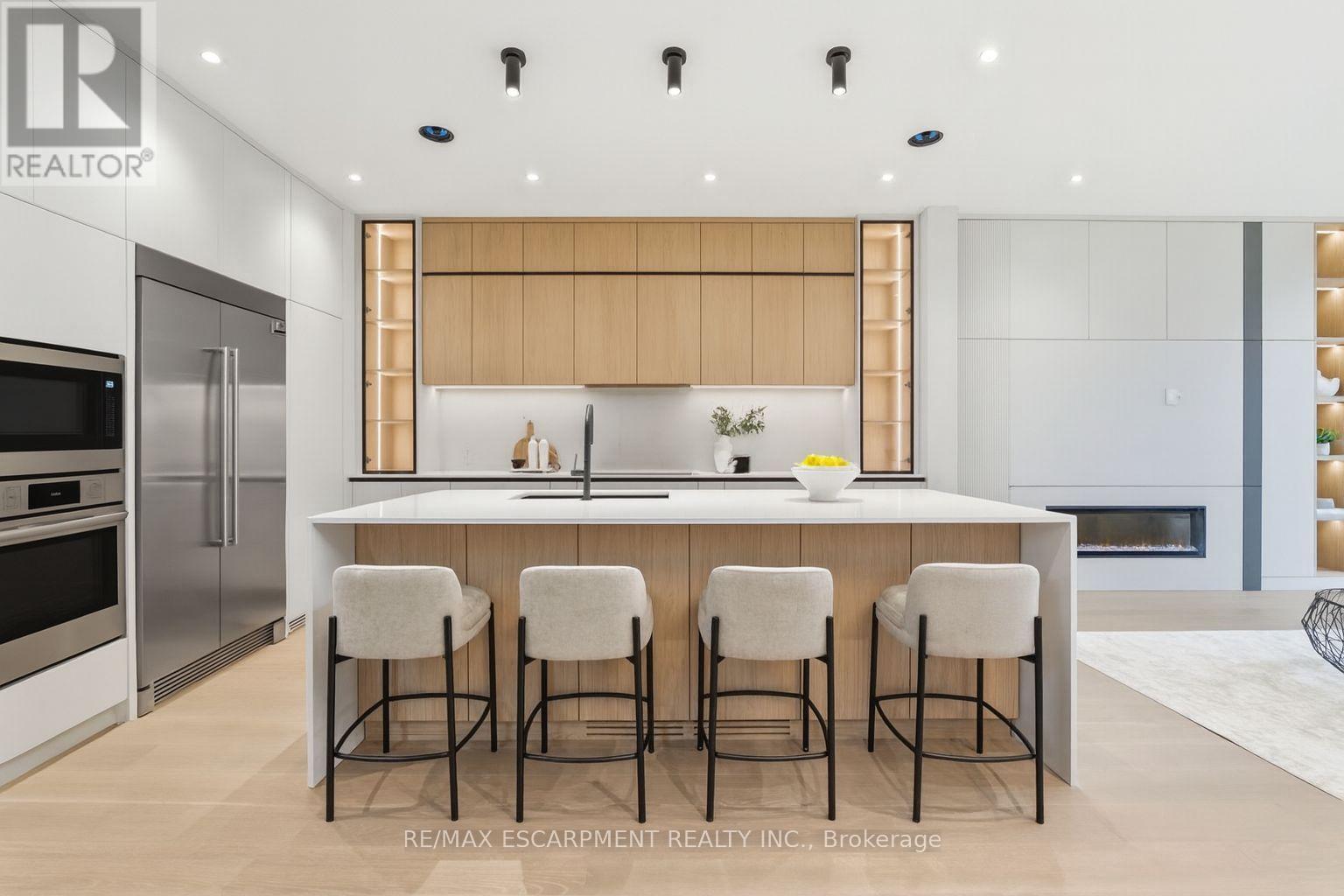 957 Halliday Avenue, Mississauga, Ontario  L5E 1P4 - Photo 10 - W12492108