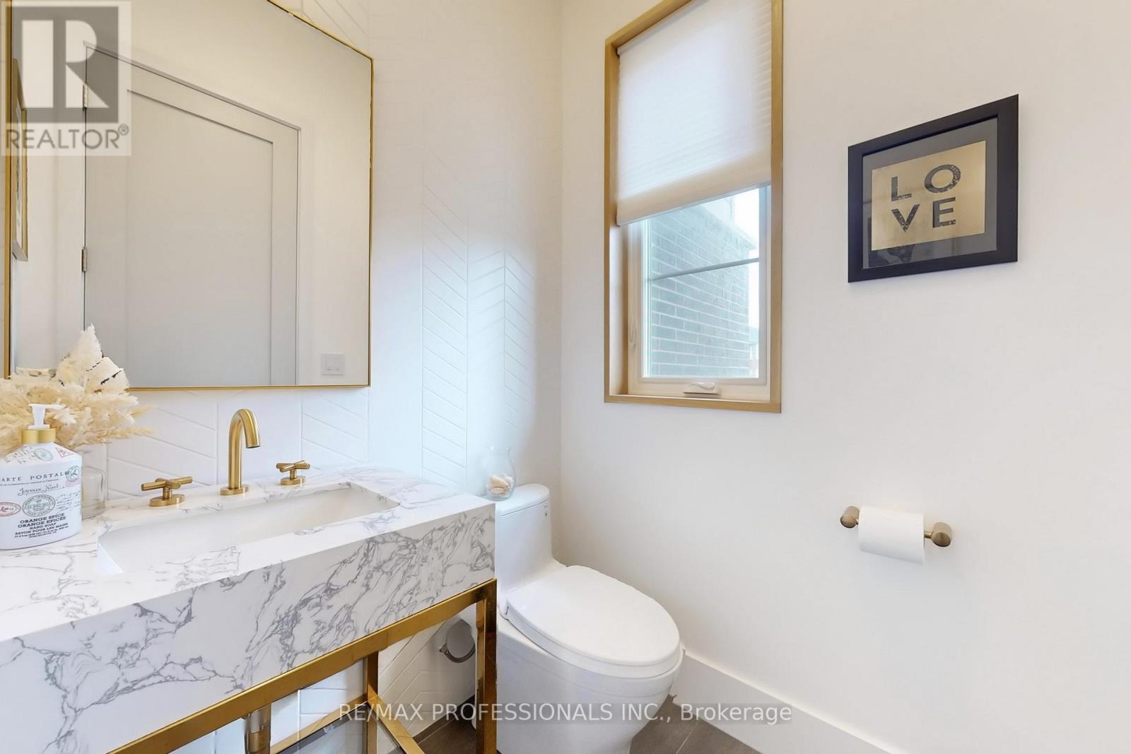 2615 Whaley Drive, Mississauga, Ontario  L5B 1X1 - Photo 12 - W12428460