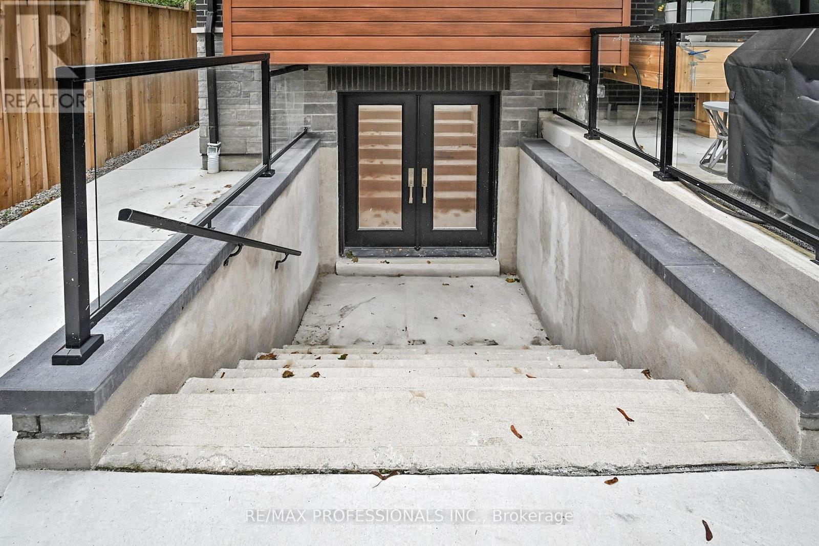 2615 Whaley Drive, Mississauga, Ontario  L5B 1X1 - Photo 35 - W12428460