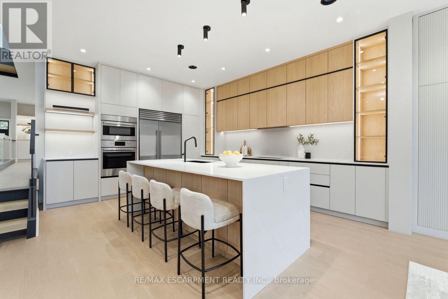 957 Halliday Avenue, Mississauga, Ontario  L5E 1P4 - Photo 11 - W12492108