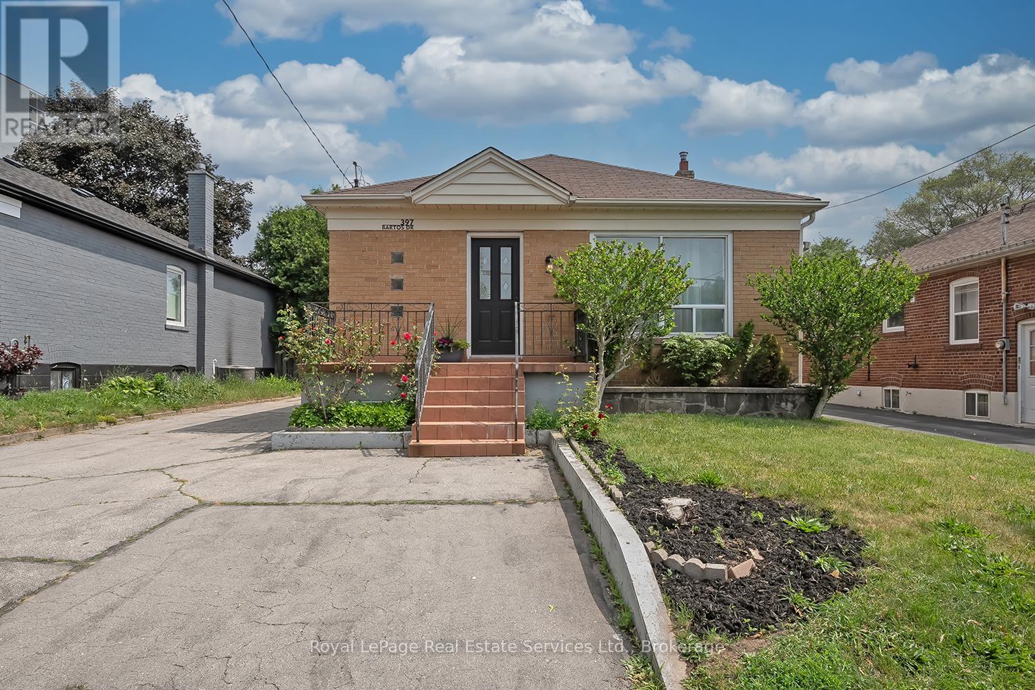 397 Bartos Drive, Oakville, Ontario  L6K 3E5 - Photo 2 - W12493290