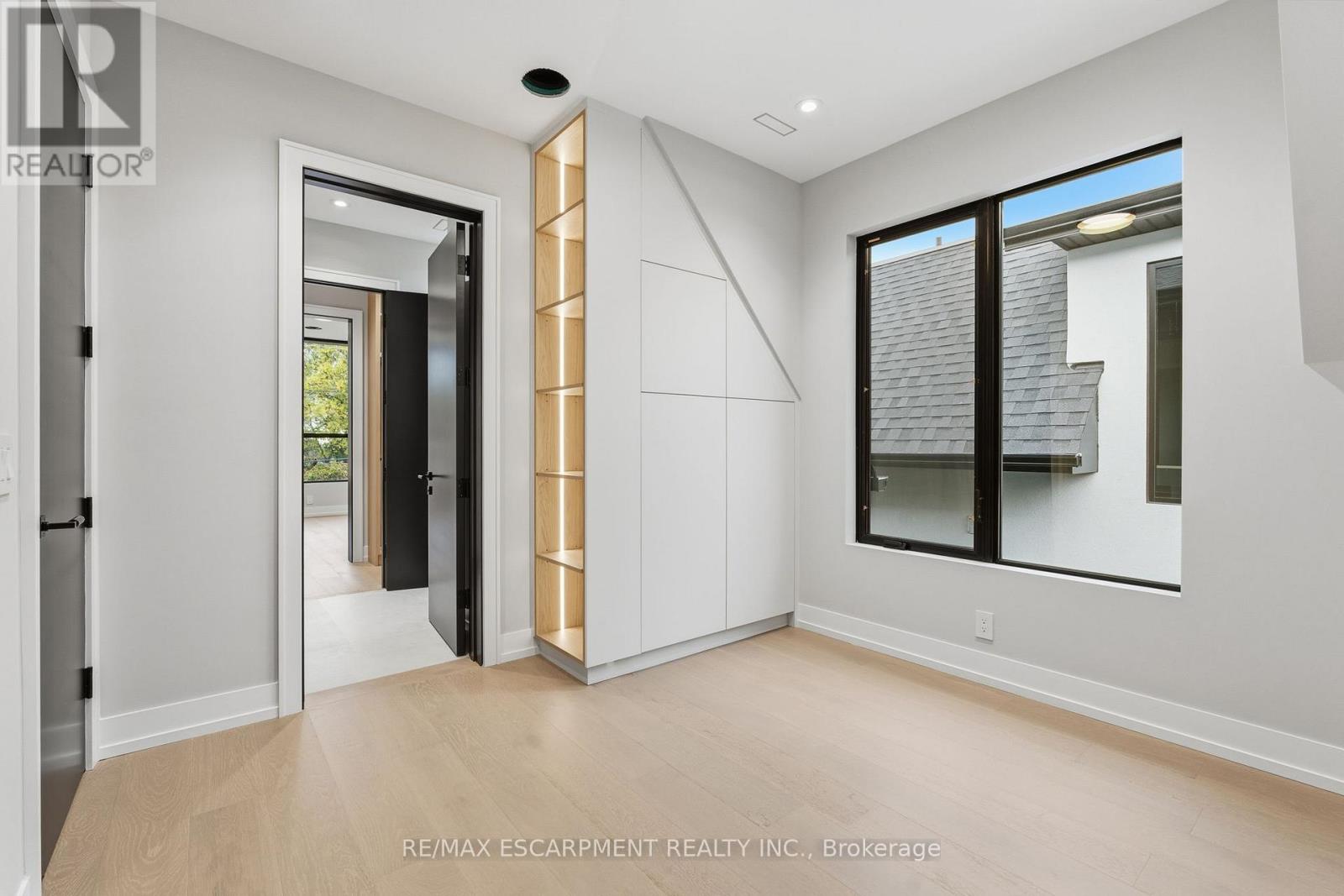 957 Halliday Avenue, Mississauga, Ontario  L5E 1P4 - Photo 38 - W12492108