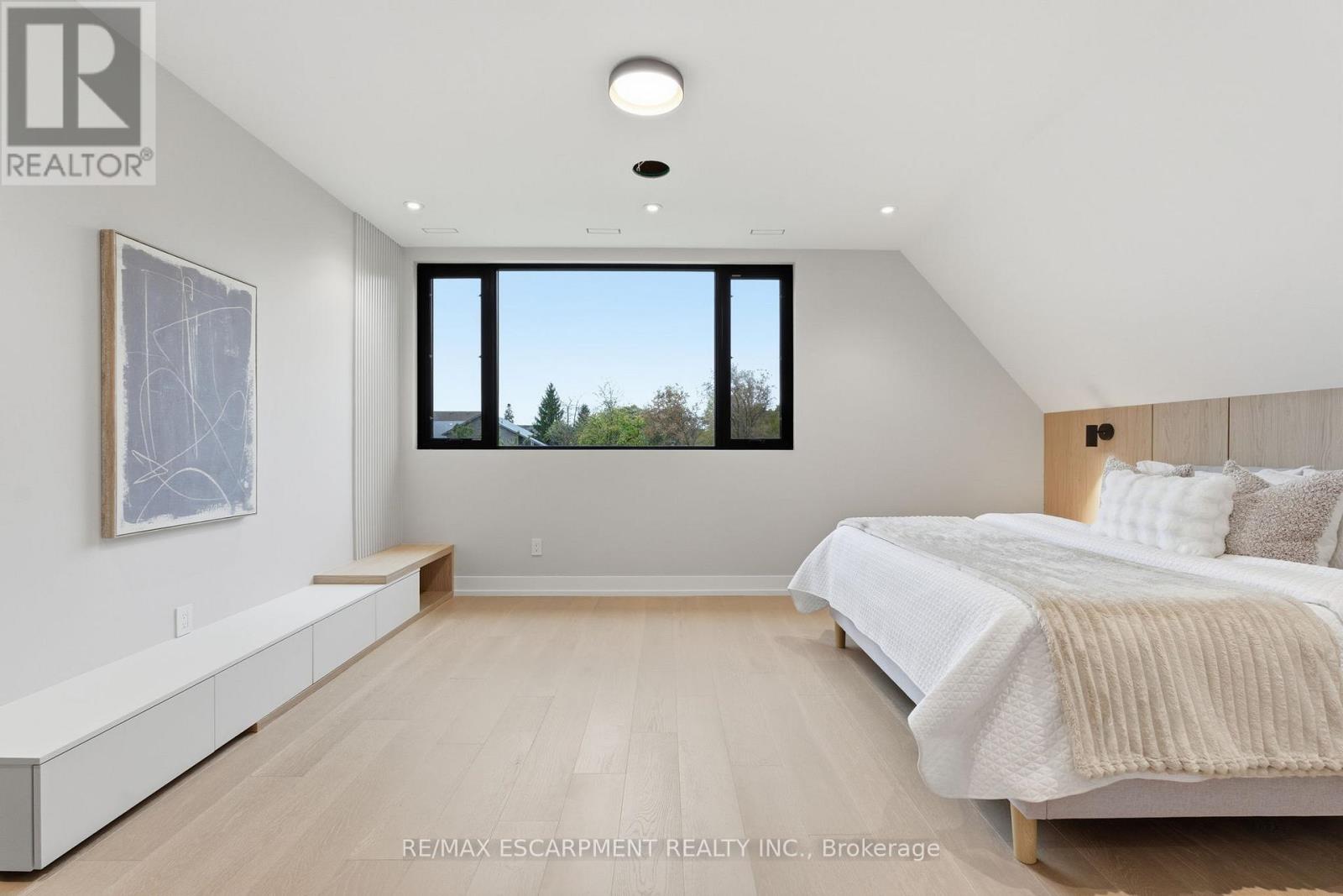 957 Halliday Avenue, Mississauga, Ontario  L5E 1P4 - Photo 27 - W12492108