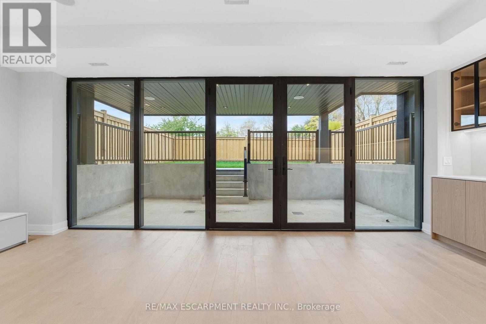 957 Halliday Avenue, Mississauga, Ontario  L5E 1P4 - Photo 41 - W12492108