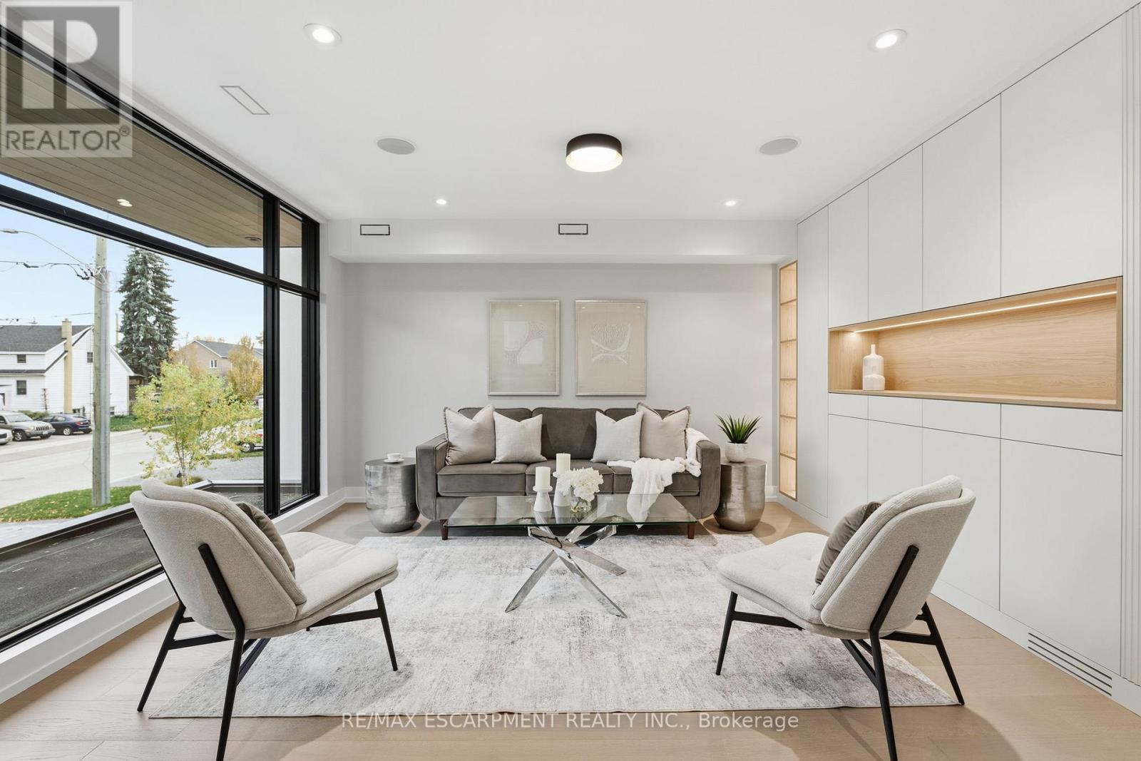 957 Halliday Avenue, Mississauga, Ontario  L5E 1P4 - Photo 7 - W12492108