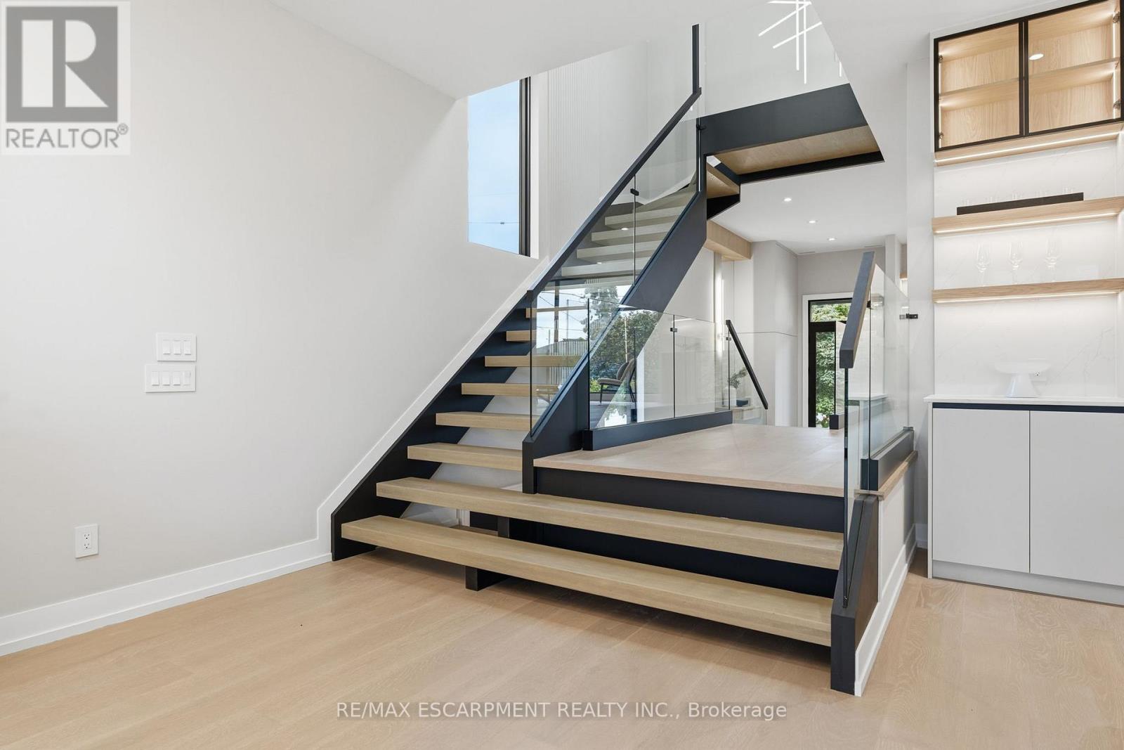 957 Halliday Avenue, Mississauga, Ontario  L5E 1P4 - Photo 26 - W12492108