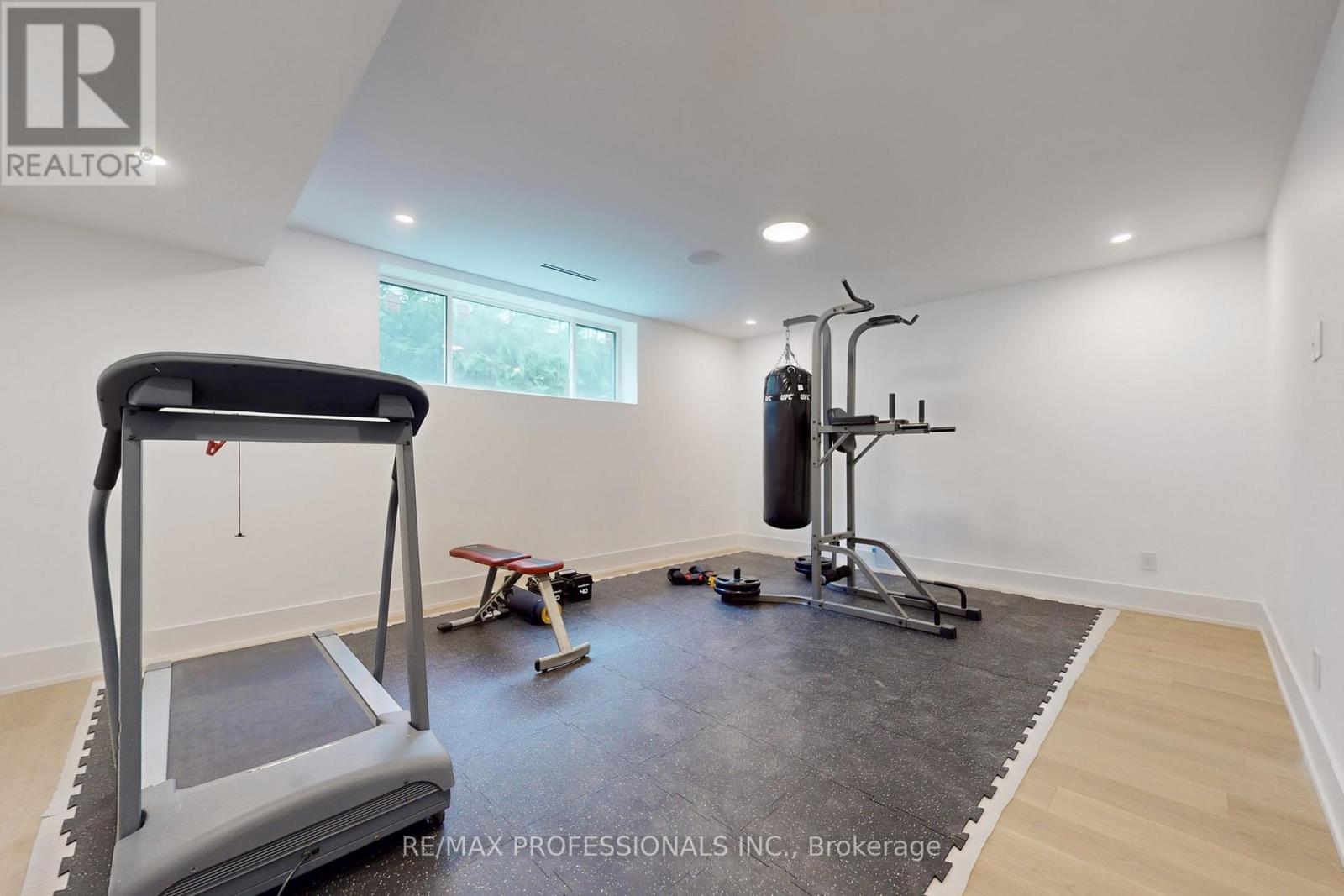 2615 Whaley Drive, Mississauga, Ontario  L5B 1X1 - Photo 32 - W12428460