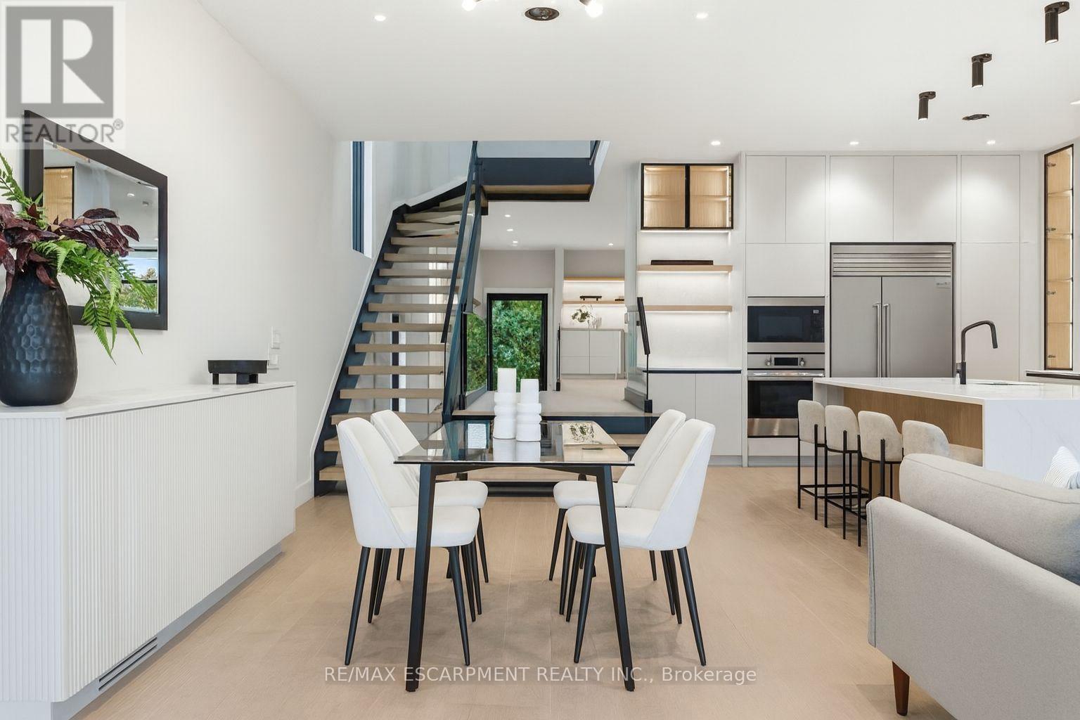 957 Halliday Avenue, Mississauga, Ontario  L5E 1P4 - Photo 22 - W12492108