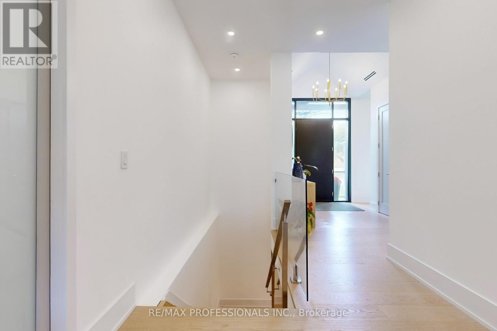 2615 Whaley Drive, Mississauga, Ontario  L5B 1X1 - Photo 24 - W12428460