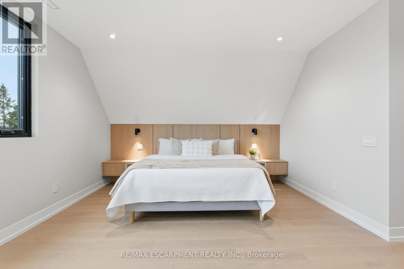 957 Halliday Avenue, Mississauga, Ontario  L5E 1P4 - Photo 28 - W12492108