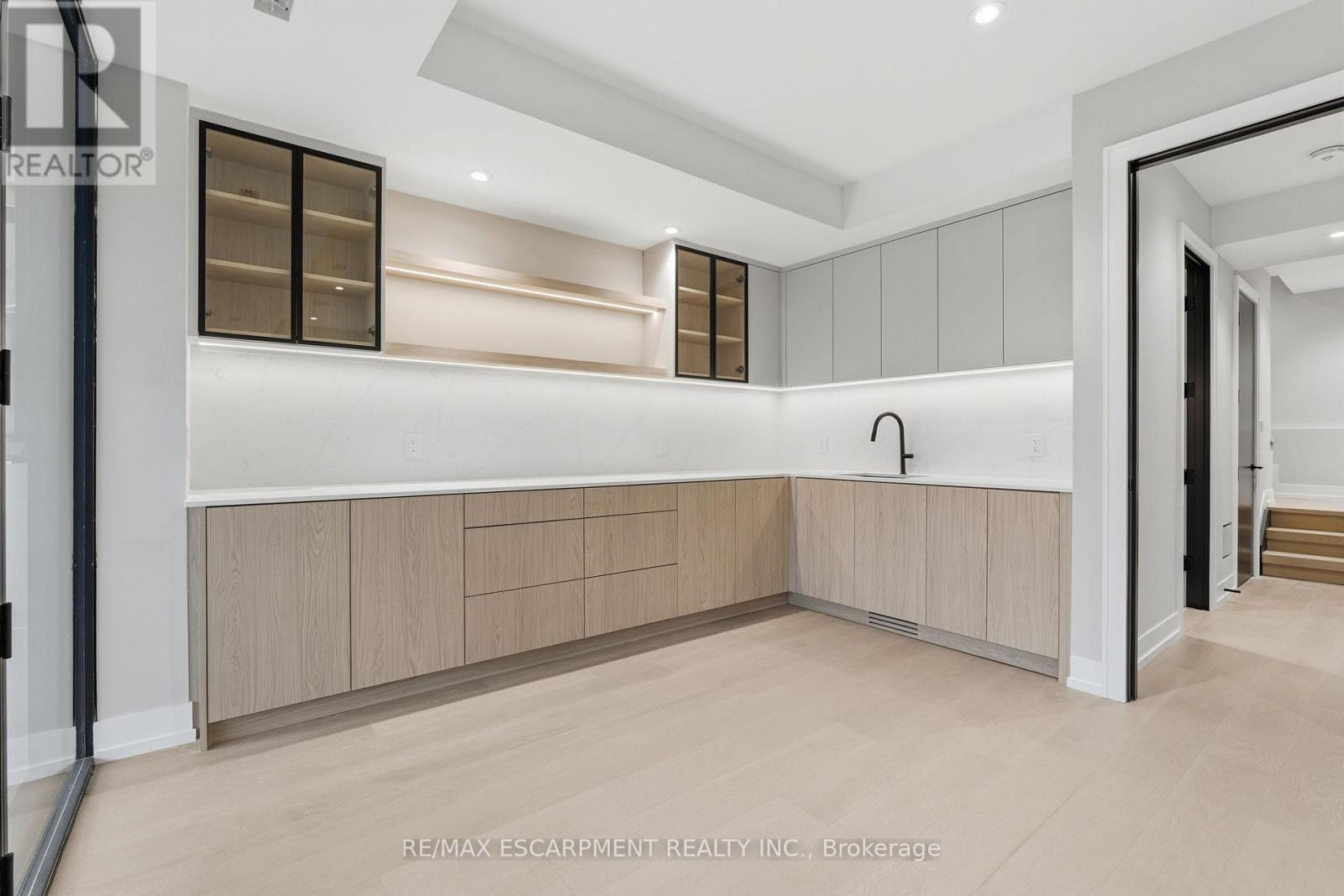 957 Halliday Avenue, Mississauga, Ontario  L5E 1P4 - Photo 42 - W12492108