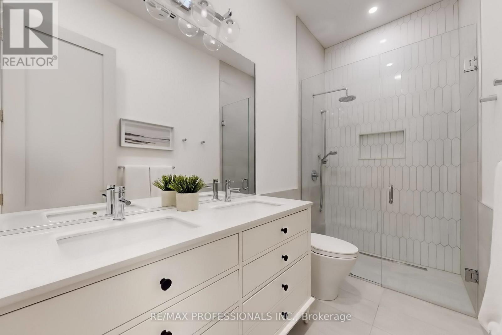 2615 Whaley Drive, Mississauga, Ontario  L5B 1X1 - Photo 21 - W12428460