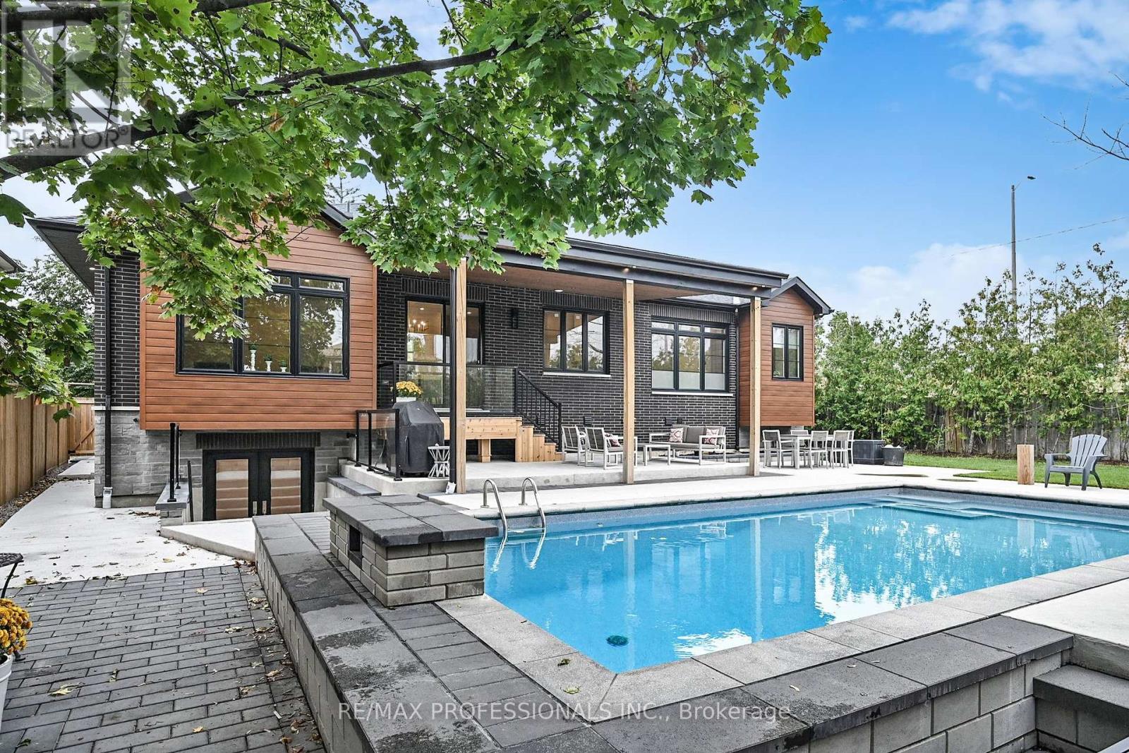 2615 Whaley Drive, Mississauga, Ontario  L5B 1X1 - Photo 37 - W12428460