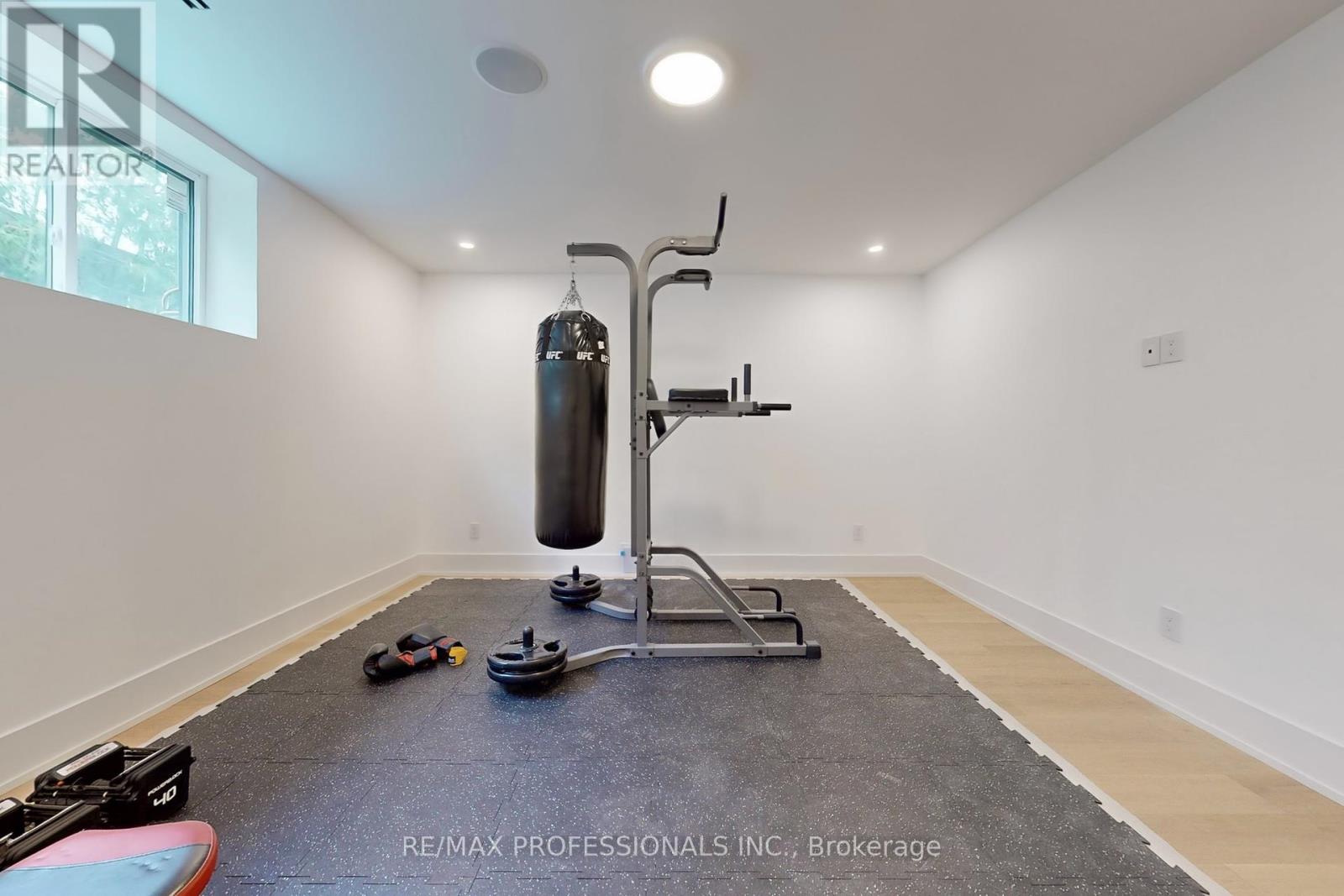 2615 Whaley Drive, Mississauga, Ontario  L5B 1X1 - Photo 33 - W12428460