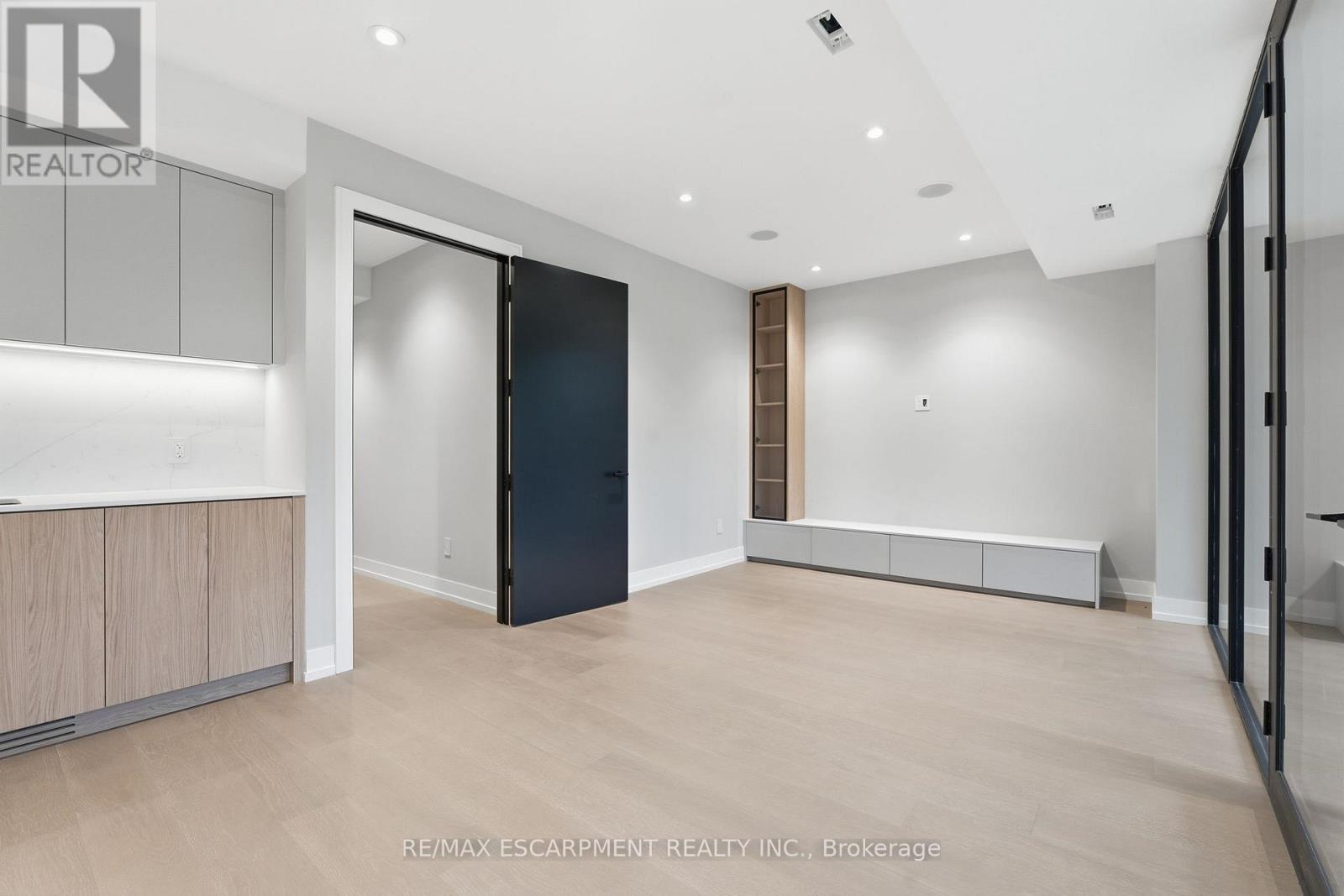 957 Halliday Avenue, Mississauga, Ontario  L5E 1P4 - Photo 43 - W12492108