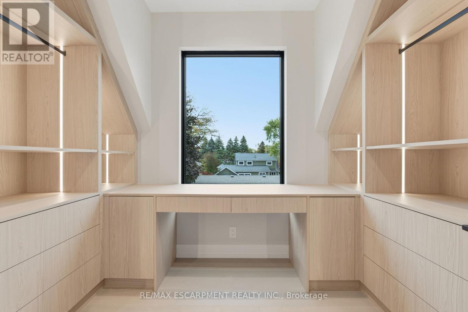 957 Halliday Avenue, Mississauga, Ontario  L5E 1P4 - Photo 29 - W12492108